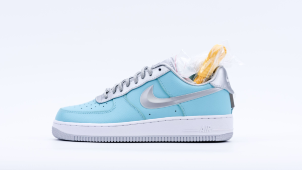 Step into the Tiffany Co. x Air Force 1 Blue sneaker in Tiffany's signature blue and premium materials. Shop now to experience the quality of our rep sneakers.