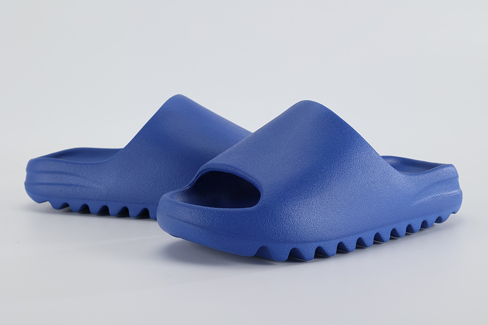 Yeezy Slides 'Azure' Replica