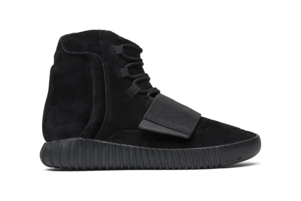 The Yeezy Reps Boost 750 Triple Black, 1:1 top quality reps shoes. 1:1 top quality reps shoes.