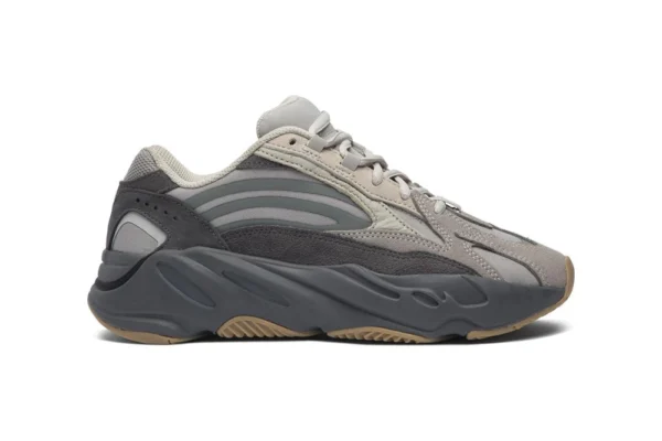 The Yeezy Boost 700 V2 Tephra, 100% design accuracy replica shoes. Double protection box Returns are accepted within 14 days.