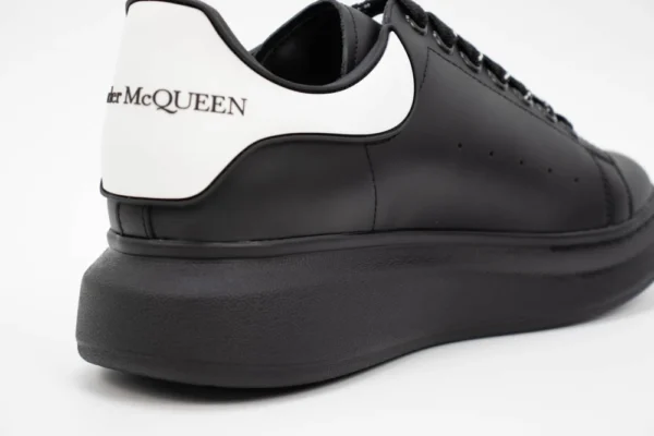 Alexander McQueen Oversized Sneaker 'Black' REPS (6)